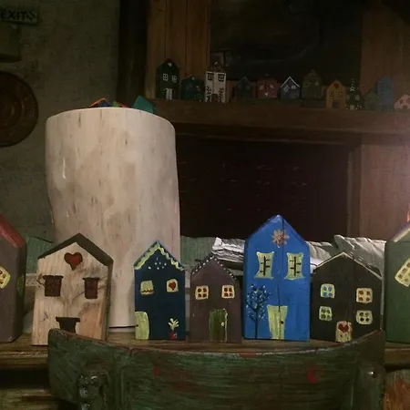 בית הארחה Feggaropetra Magic Mountain House פליאוס פנטלימון