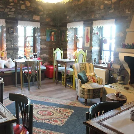 בית הארחה Feggaropetra Magic Mountain House