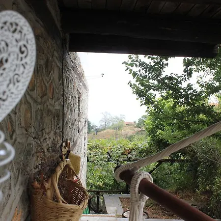 בית הארחה Feggaropetra Magic Mountain House פליאוס פנטלימון