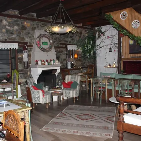 Feggaropetra Magic Mountain House בית הארחה 4*
