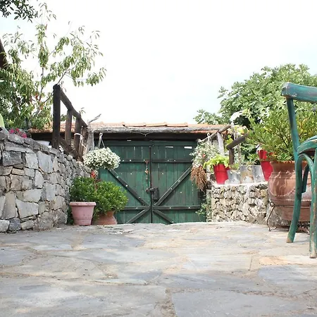 Feggaropetra Magic Mountain House *