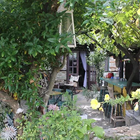 Feggaropetra Magic Mountain House בית הארחה פליאוס פנטלימון