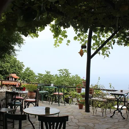 בית הארחה Feggaropetra Magic Mountain House 4*