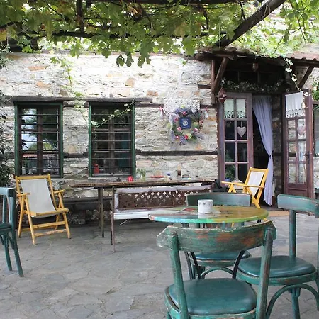Feggaropetra Magic Mountain House פליאוס פנטלימון
