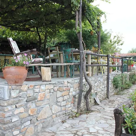 Feggaropetra Magic Mountain House בית הארחה