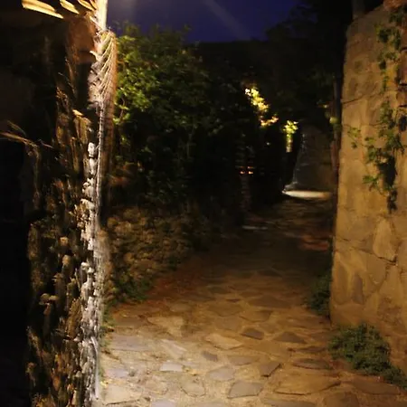 בית הארחה Feggaropetra Magic Mountain House פליאוס פנטלימון