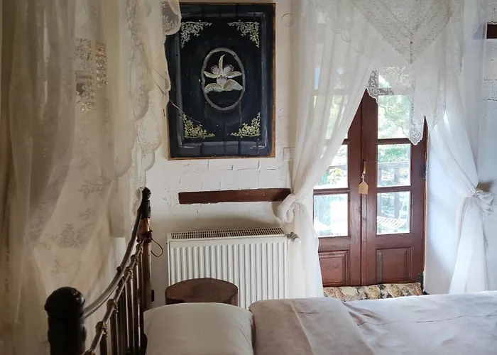 Feggaropetra Magic Mountain House בית הארחה 4*