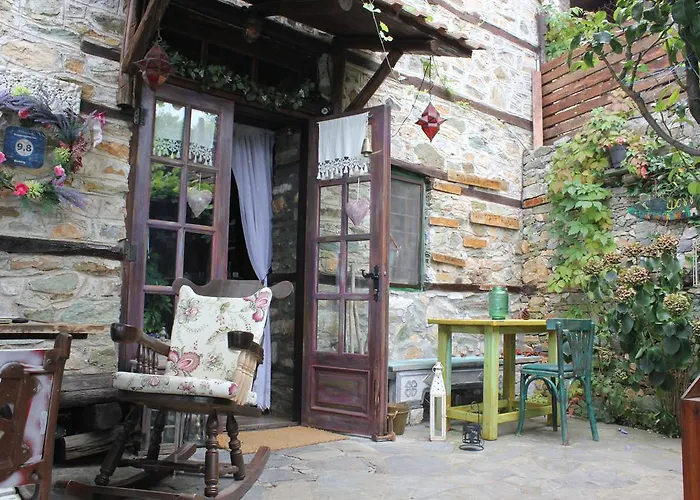 בית הארחה Feggaropetra Magic Mountain House 4*