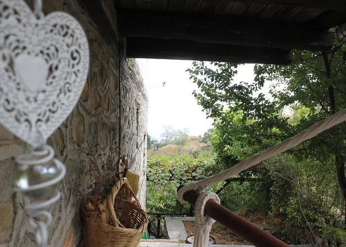 בית הארחה Feggaropetra Magic Mountain House פליאוס פנטלימון