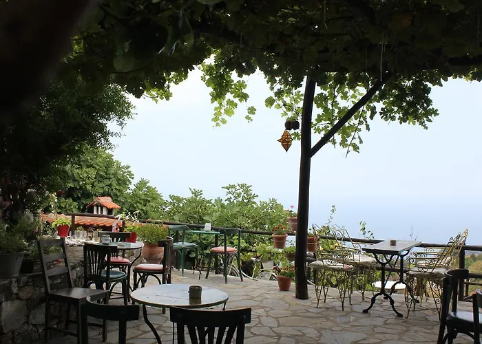 בית הארחה Feggaropetra Magic Mountain House 4*