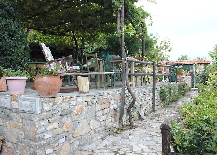 Feggaropetra Magic Mountain House בית הארחה